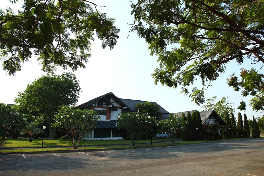 Korat Resort Hotel Накхонратчасима Экстерьер фото